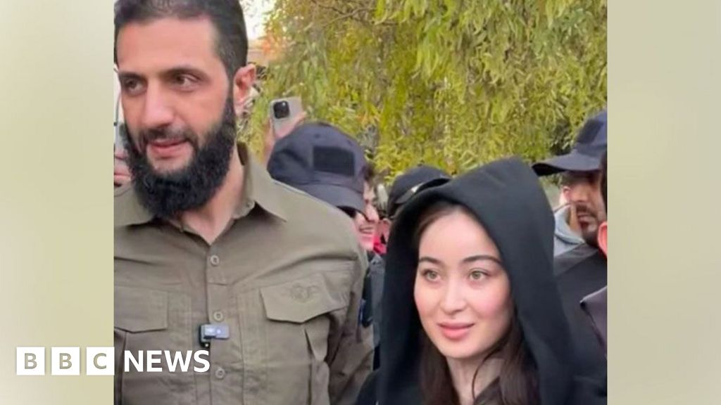 Syria rebel leader dismisses controversy over photo with woman