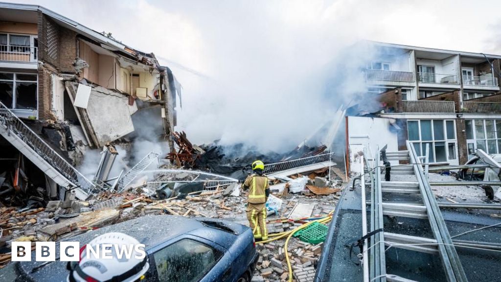 Explosion hits block of flats in The Hague