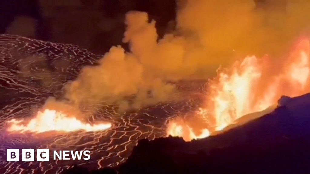 Hawaii’s Kilauea volcano sends jets of lava into the air