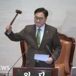 Moment South Korean lawmakers vote to impeach President Yoon