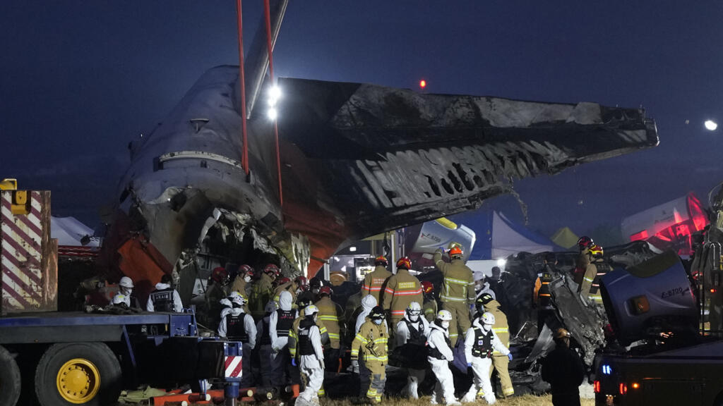 South Korea orders air safety probe after plane crash kills 179