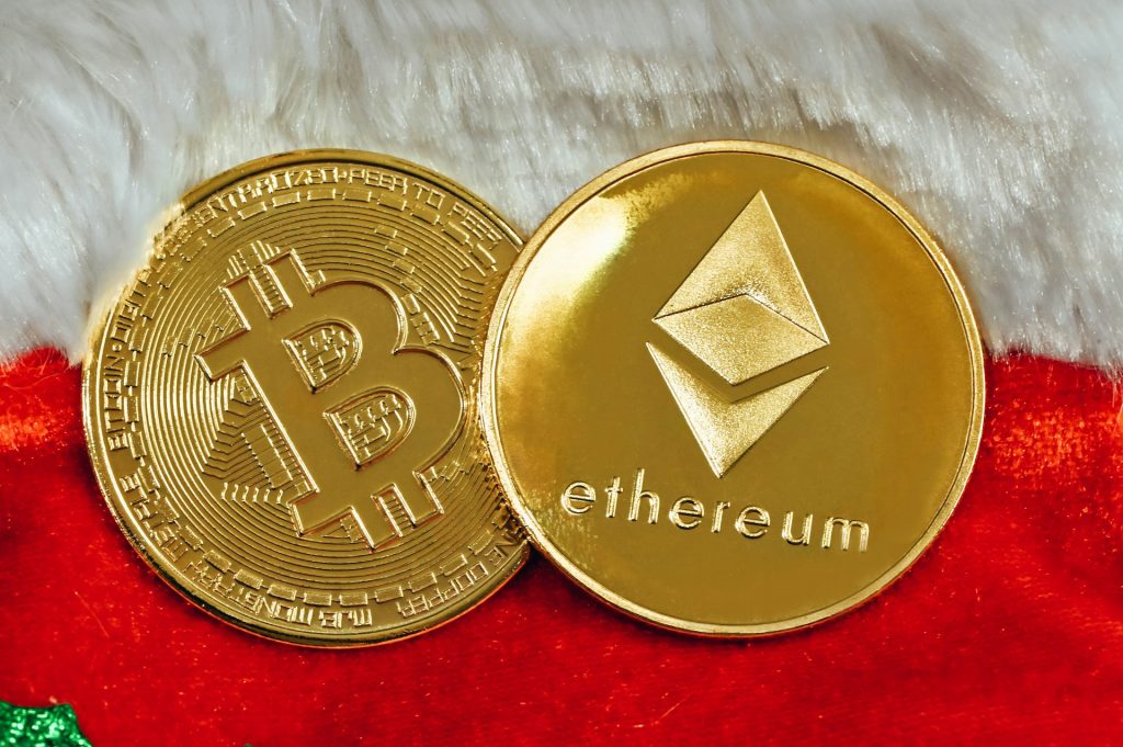 Bitcoin ETFs See $226 Million Outflows While Ethereum Gains $130 Million – Signs Of Coming Altseason?