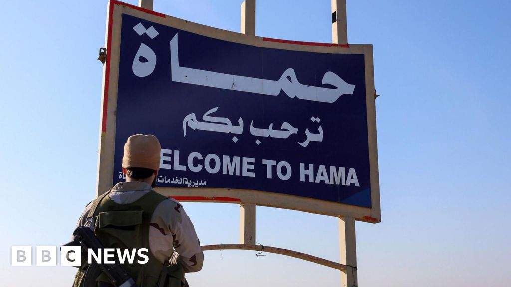 Syrian government forces and rebels battle outside city of Hama