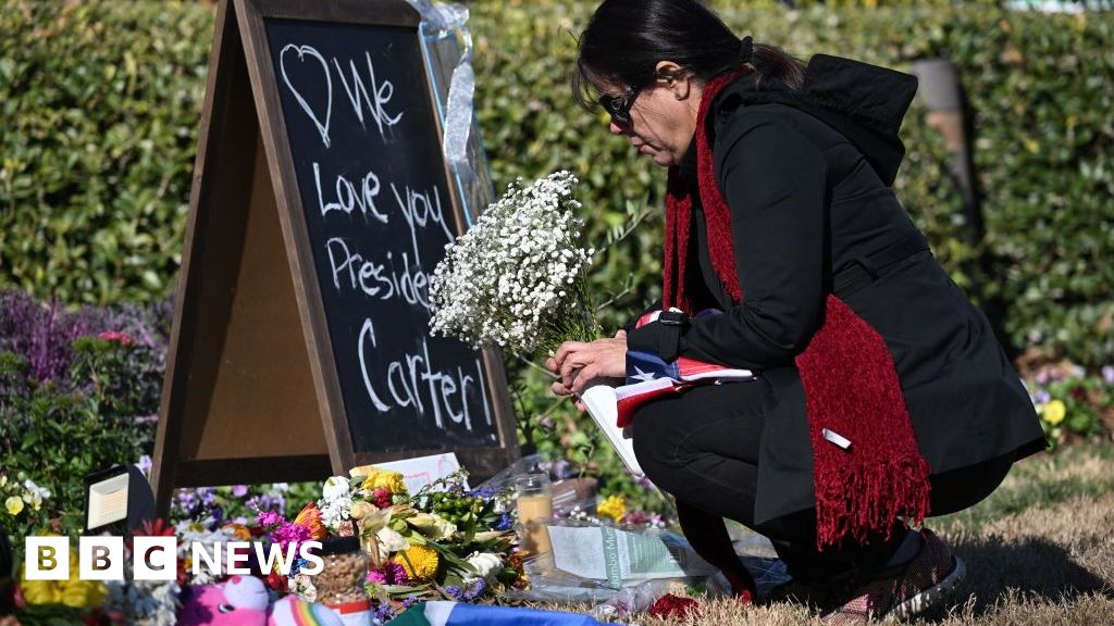 Americans wave goodbye to US president Jimmy Carter